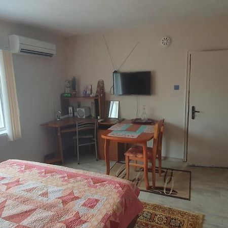 Стая За Гости "Ирина" Balchik Exterior foto