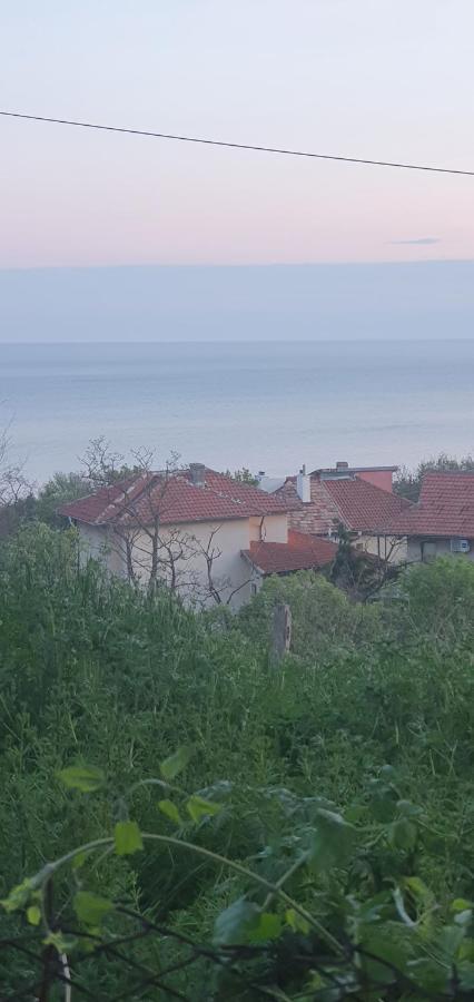 Стая За Гости "Ирина" Balchik Exterior foto