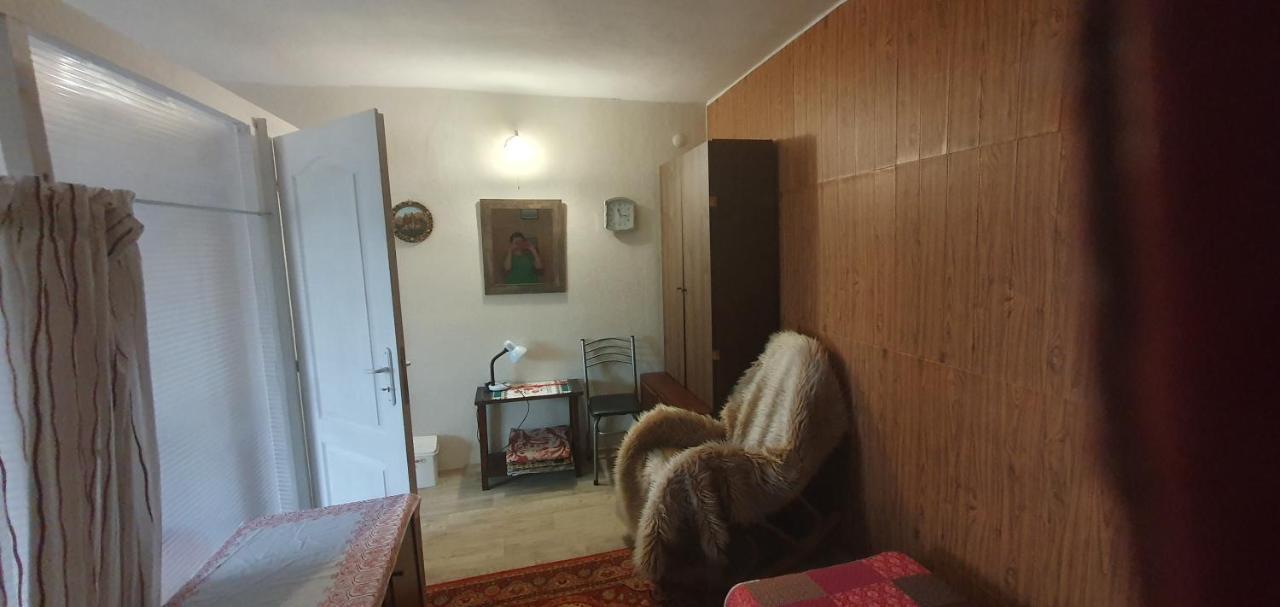 Стая За Гости "Ирина" Balchik Exterior foto
