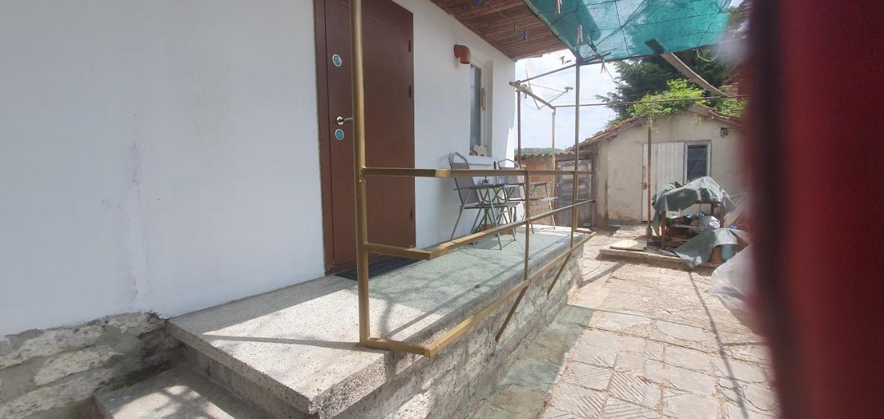 Стая За Гости "Ирина" Balchik Exterior foto